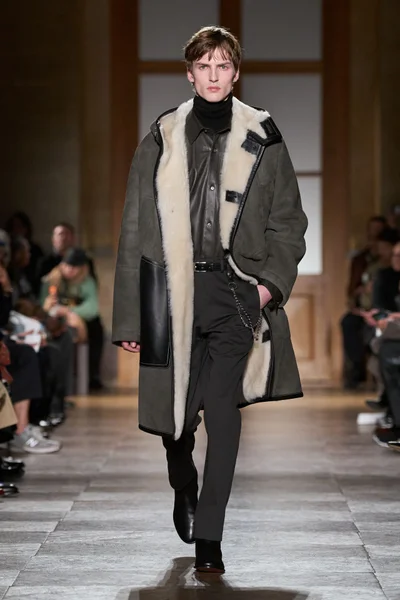 Look 7